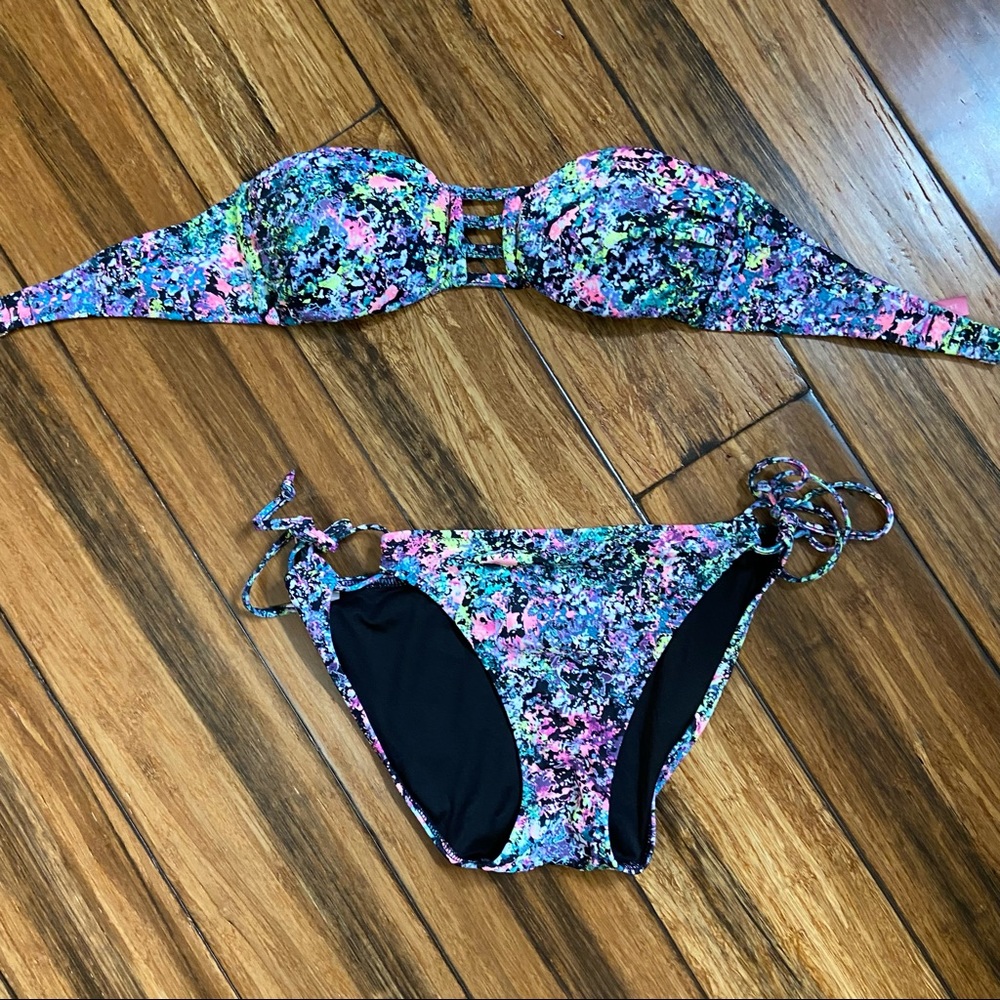 Victoria’s Secret bikini set. Size Small.